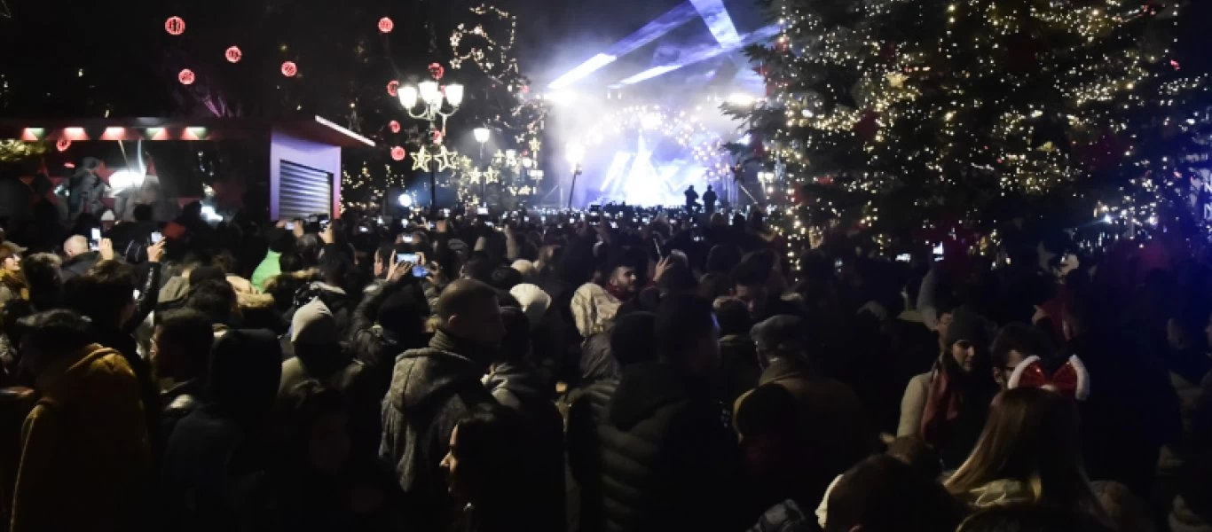 Έτσι υποδέχτηκε η Αθήνα τη νέα δεκαετία - Η λαμπερή γιορτή του Δήμου (φώτο)